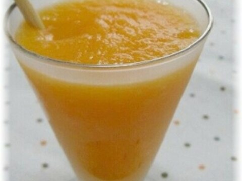 りんごとにんじん＋オレンジのミックスジュース